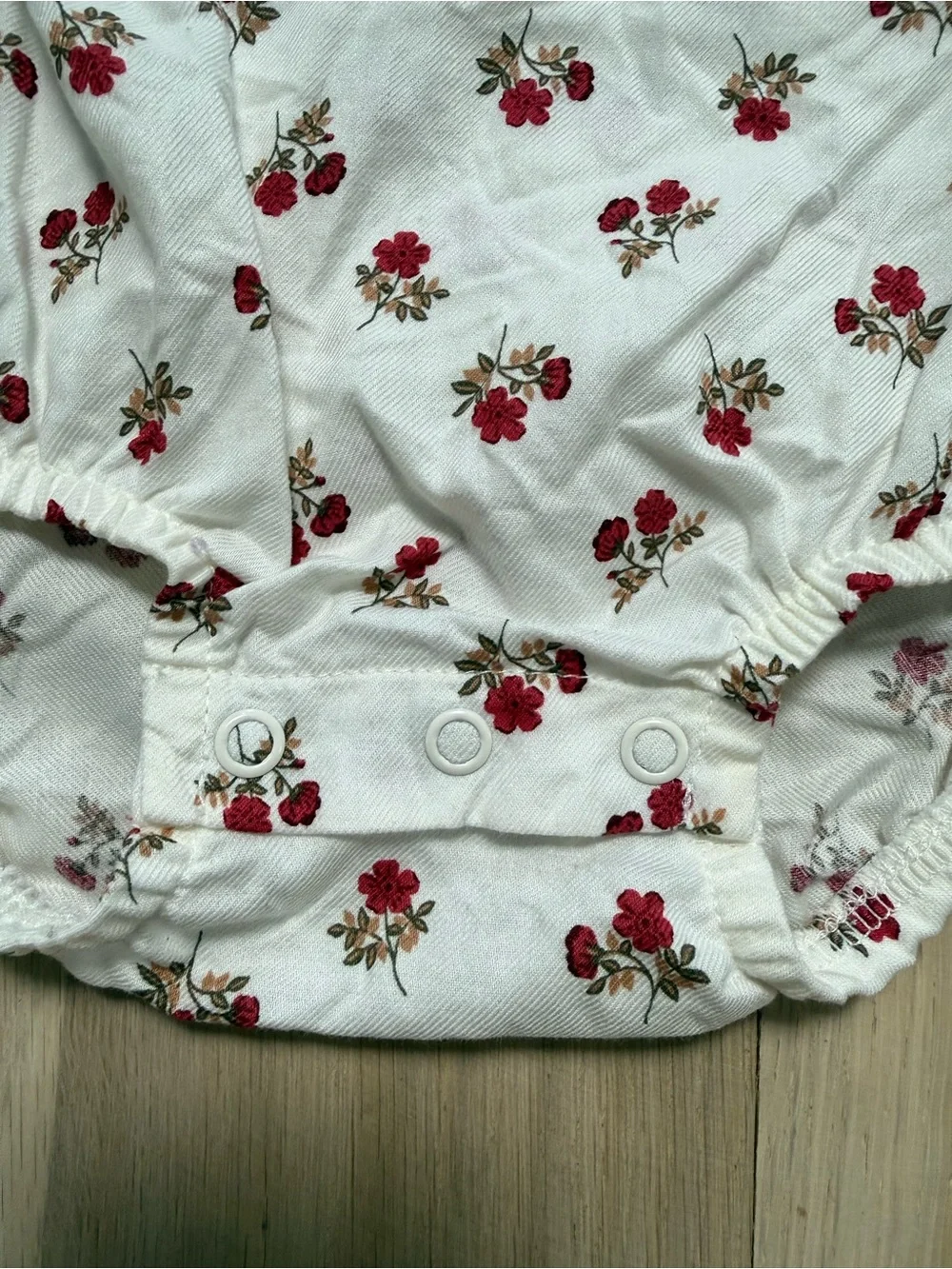 Carter’s 12 month floral onsie🌹